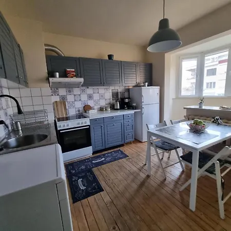 Διαμέρισμα Spacious 3 Bedroom Apartment, Close To Metro Station