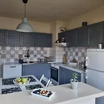 Apartment Spacious 3 Bedroom Apartment, Close To Metro Station *