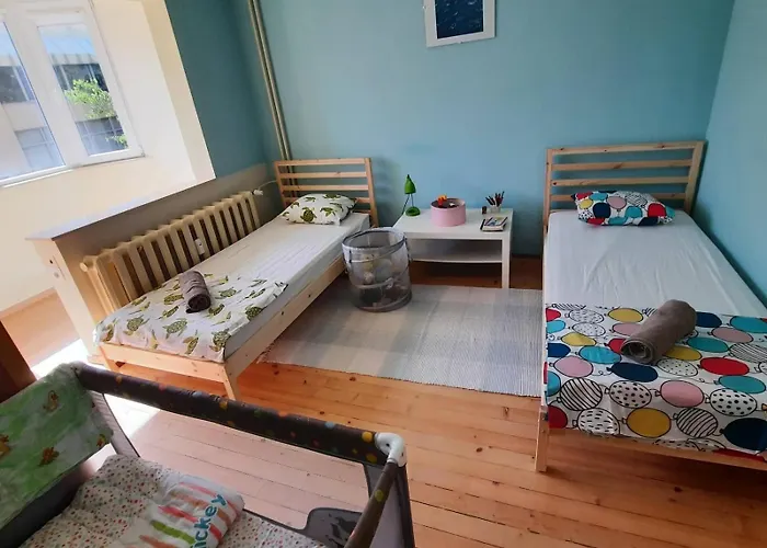 Spacious 3 Bedroom Apartment, Close To Metro Station 索菲亞